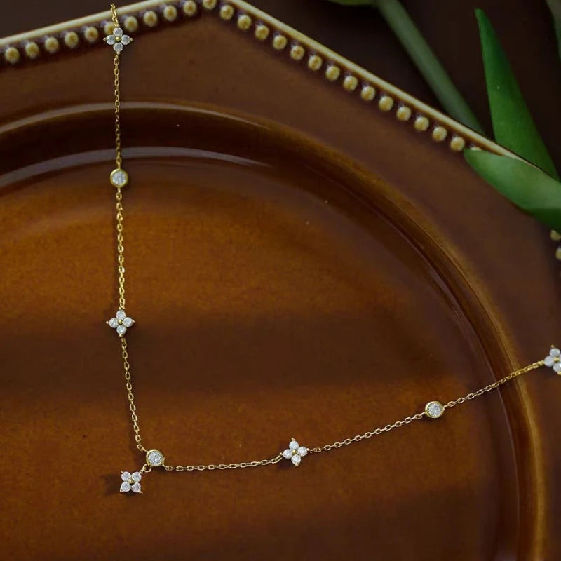 Éclat Floral Necklace