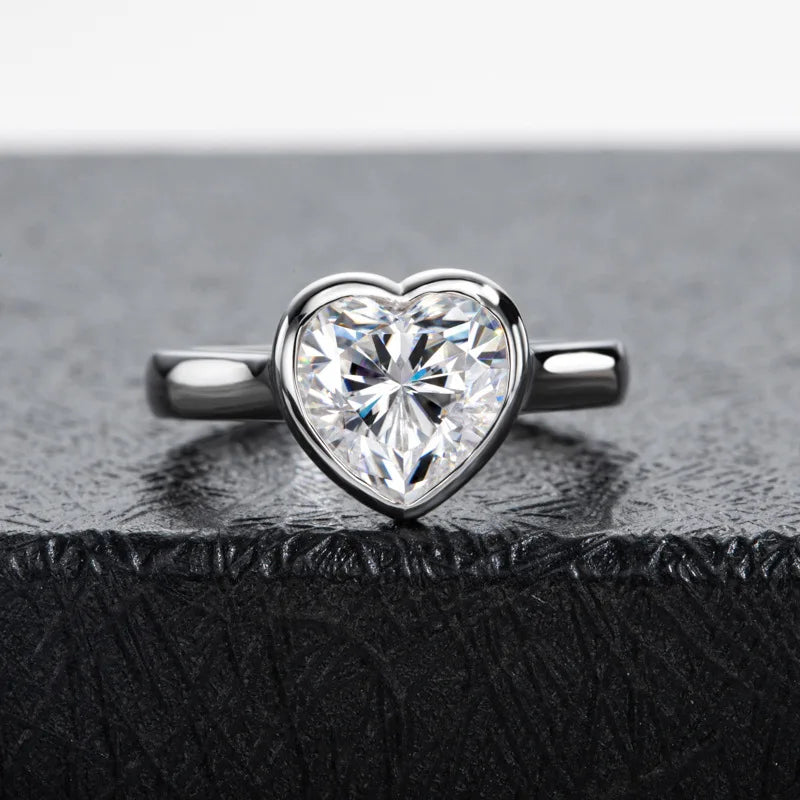 Amora Solitaire Ring